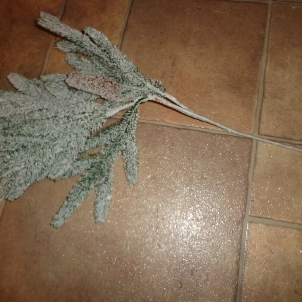 NWOT Faux Snow Greenery Pine Bow 28